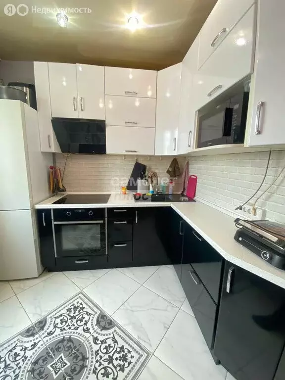 3-комнатная квартира: Новокузнецк, улица Рокоссовского, 27 (57.4 м) - Фото 2