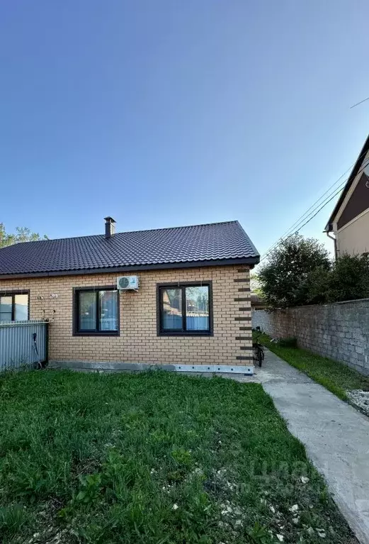 Таунхаус в Оренбургская область, Оренбургский район, с. Нежинка ул. ... - Фото 1