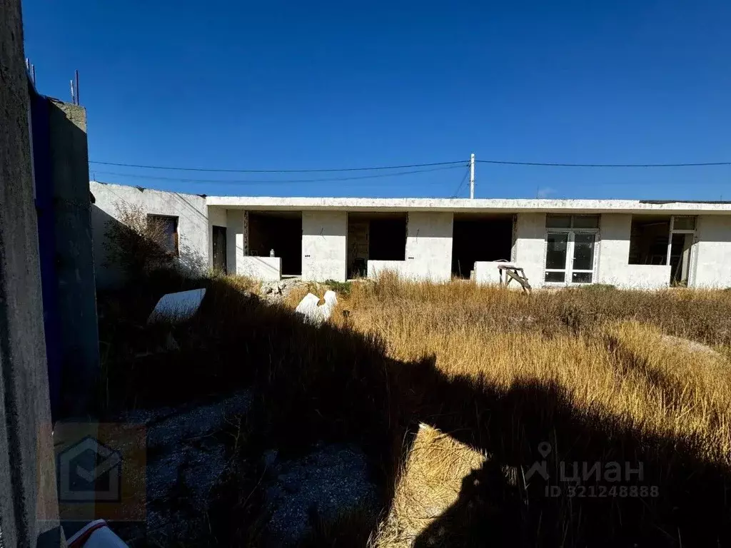 Дом в Крым, Сакский район, с. Уютное пер. Маковый (320 м) - Фото 2