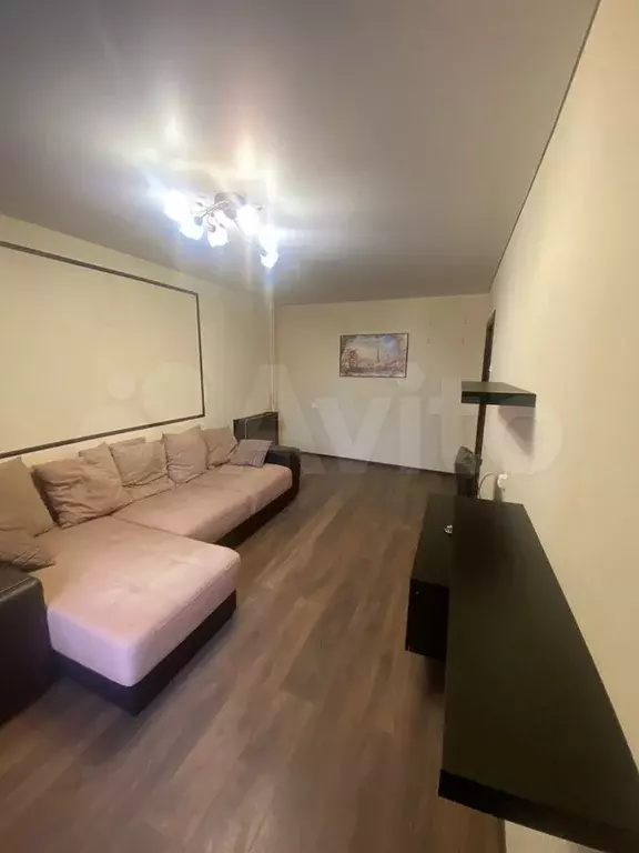 2-к. квартира, 60 м, 4/10 эт. - Фото 0