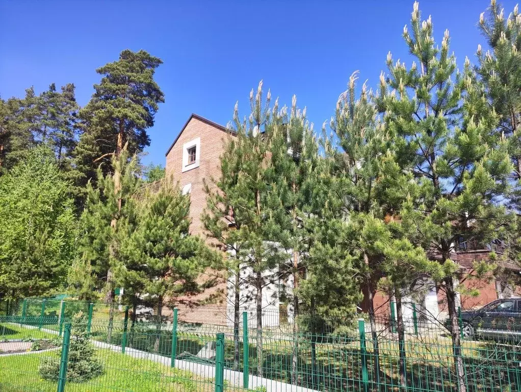 Таунхаус в Свердловская область, Екатеринбург Карасьеозерский-2 мкр, ... - Фото 2