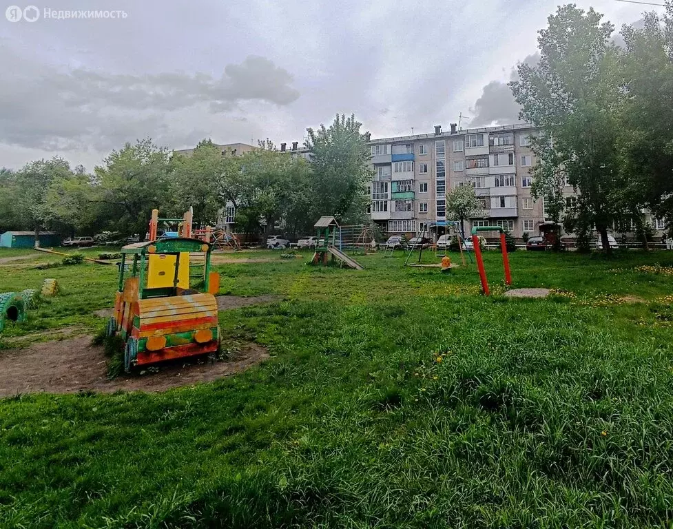 2-комнатная квартира: Омск, посёлок Амурский, улица Багратиона, 15А ... - Фото 0