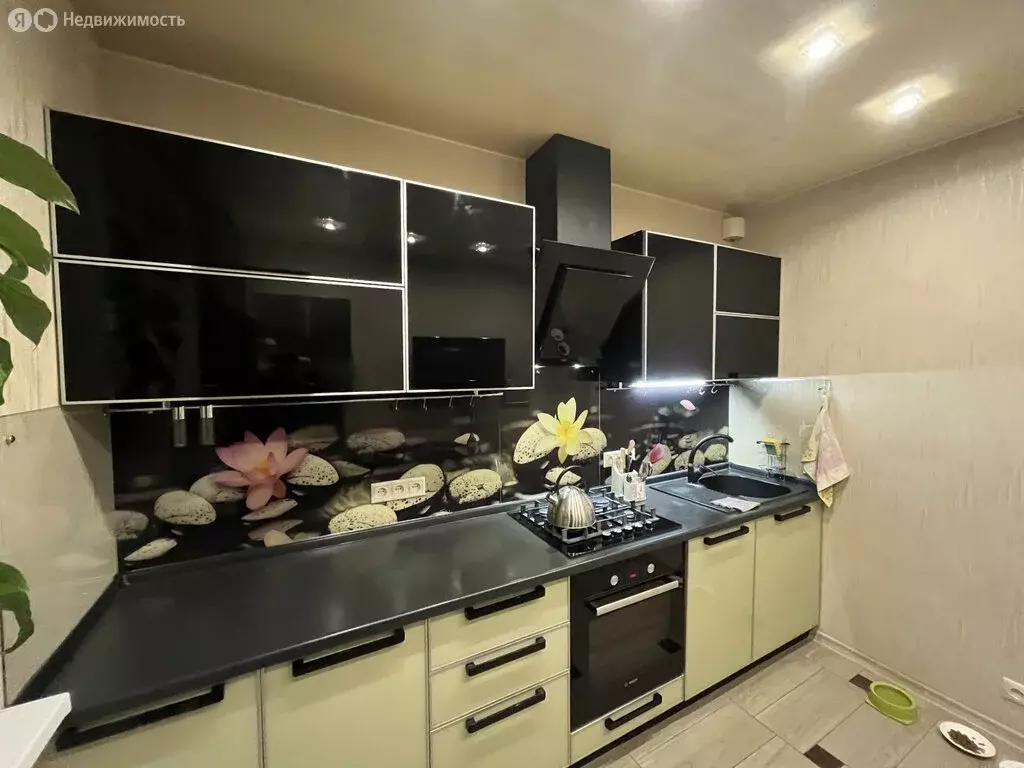 4-комнатная квартира: Нижний Тагил, улица Захарова, 5 (93 м) - Фото 1