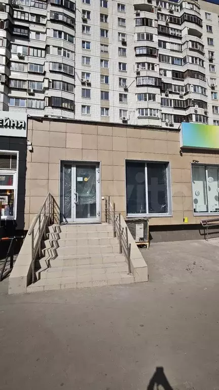 С отдельным входом, возле Сбербанка - Фото 0