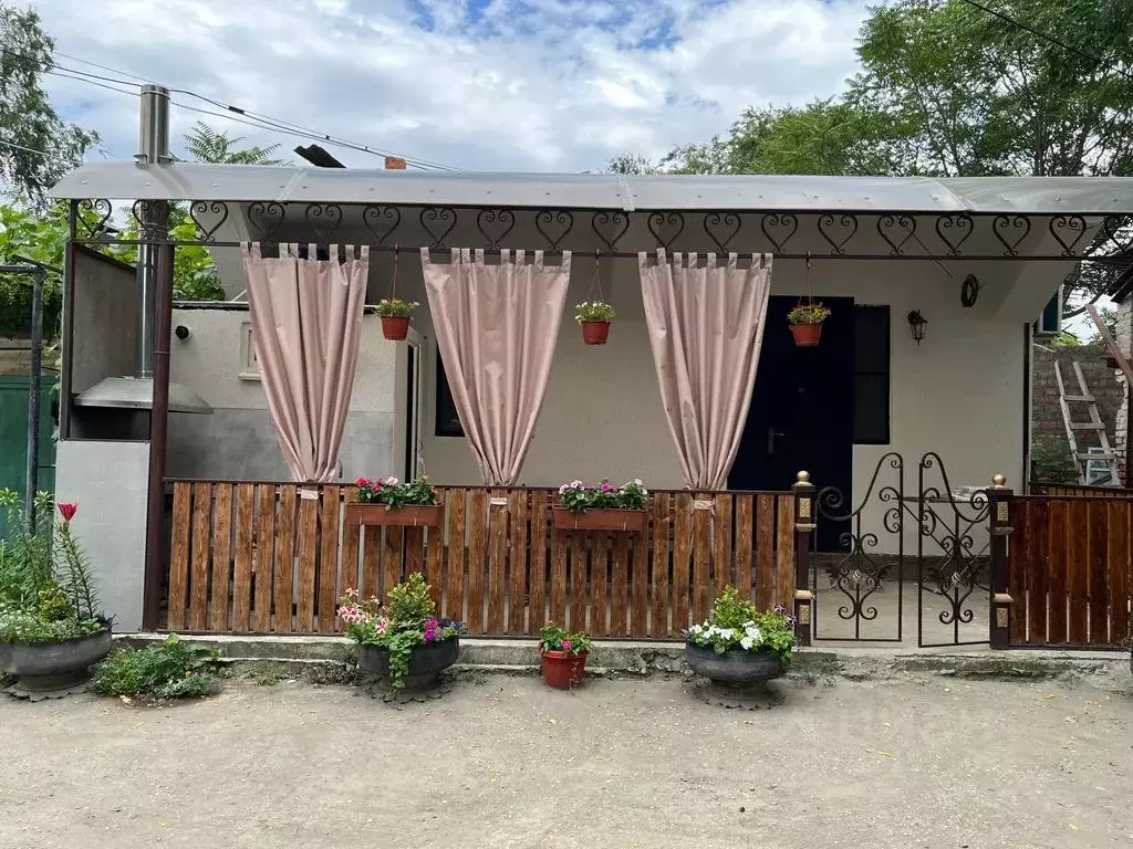 Дом в Дагестан, Кизляр ул. Демьяна Бедного, 27 (50 м) - Фото 1