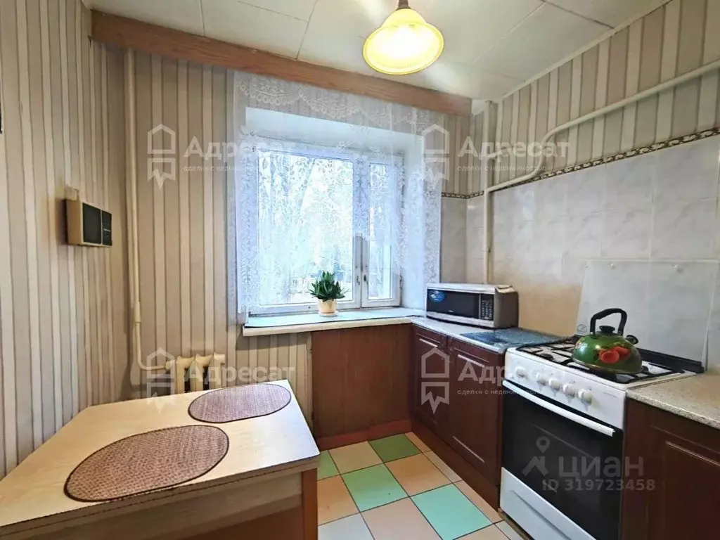 2-к кв. Волгоградская область, Волжский Коммунистическая ул., 1 (42.3 ... - Фото 0