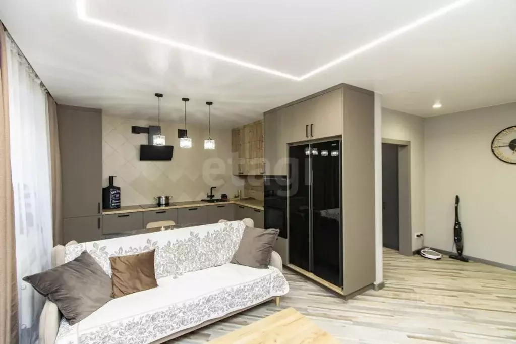 3-к кв. Тюменская область, Тюмень ул. Тимофея Кармацкого, 11к2 (108.0 ... - Фото 1