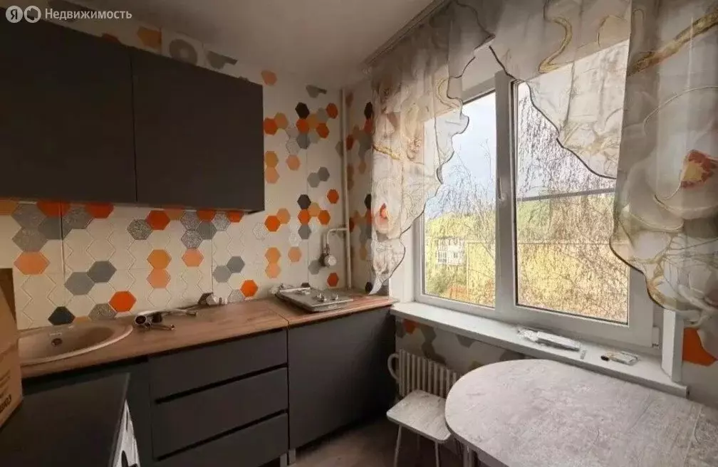 3-комнатная квартира: Каменск-Шахтинский, Красноармейский переулок, ... - Фото 2