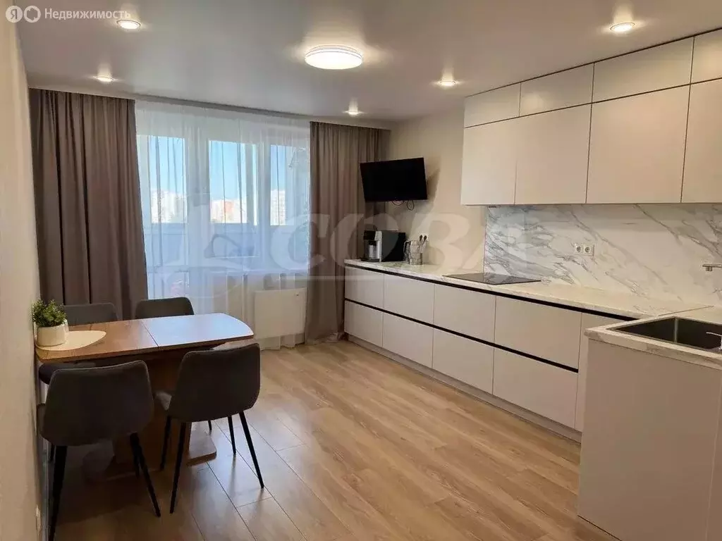 3-комнатная квартира: Тюмень, улица Монтажников, 38 (86.6 м) - Фото 1