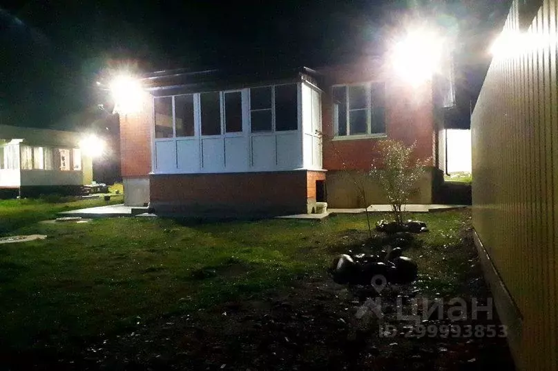 Дом в Карачаево-Черкесия, Зеленчукский район, с. Архыз ул. Курджиева, ... - Фото 1