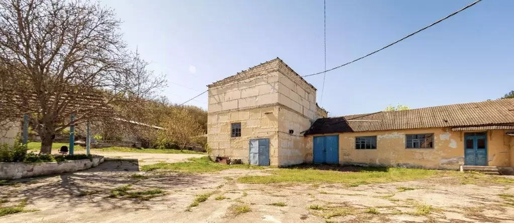 Производственное помещение в Крым, Бахчисарайский район, с. Скалистое ... - Фото 1