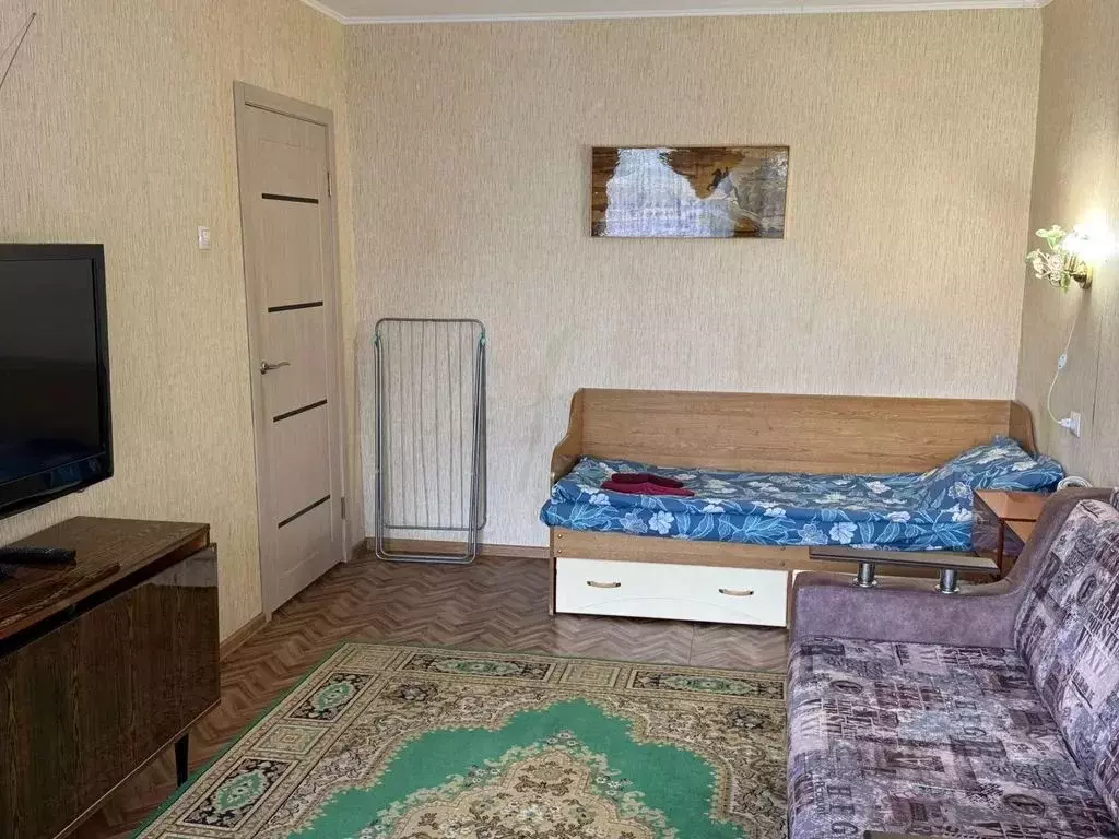 3-к кв. Ленинградская область, Кингисепп Железнодорожная ул., 7 (65.0 ... - Фото 0