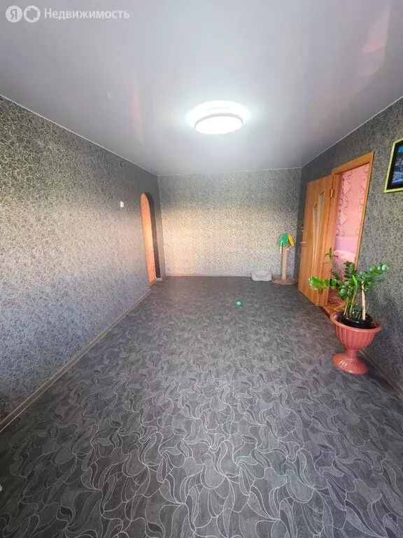 3-комнатная квартира: Партизанск, улица Свердлова, 25 (63 м) - Фото 1