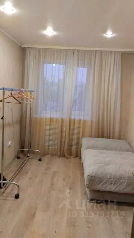 3-к кв. Оренбургская область, Оренбург ул. Маршала Жукова, 32 (64.0 м) - Фото 0