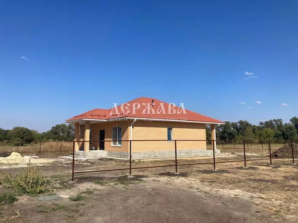 Дом в Белгородская область, Старооскольский городской округ, с. ... - Фото 1