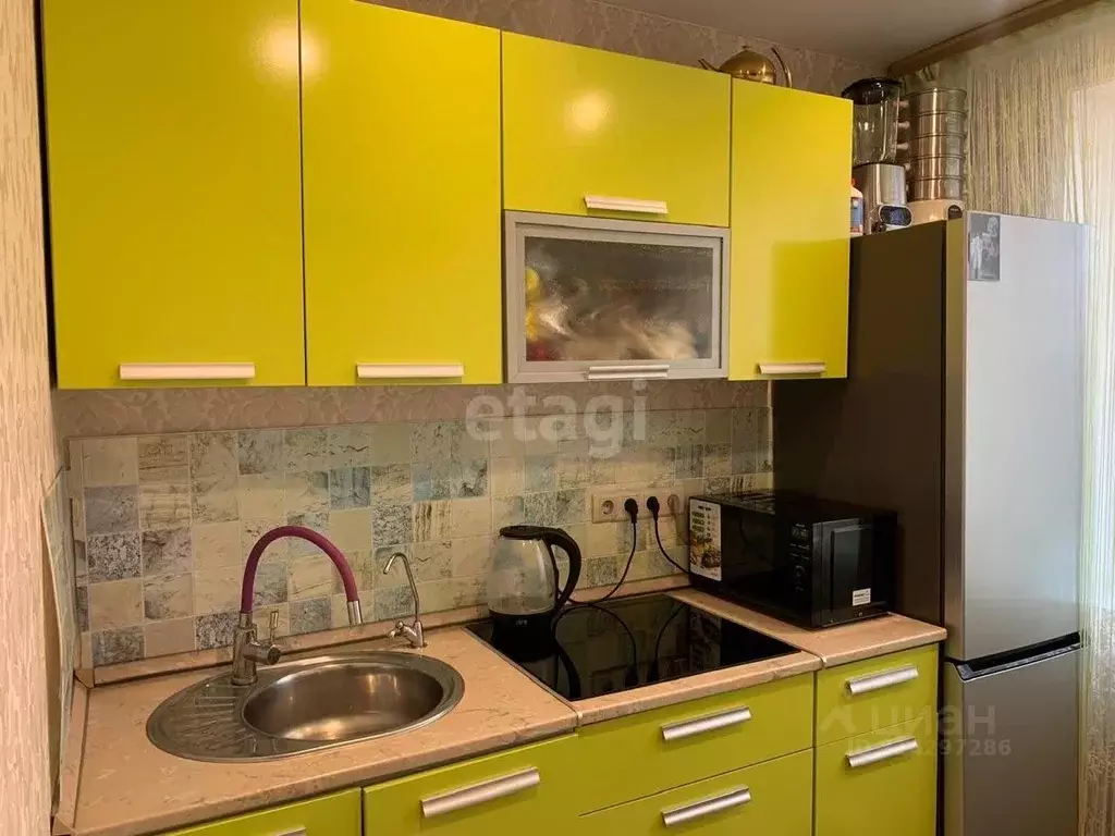 2-к кв. Приморский край, Артем ул. Кирова, 160 (47.3 м) - Фото 0