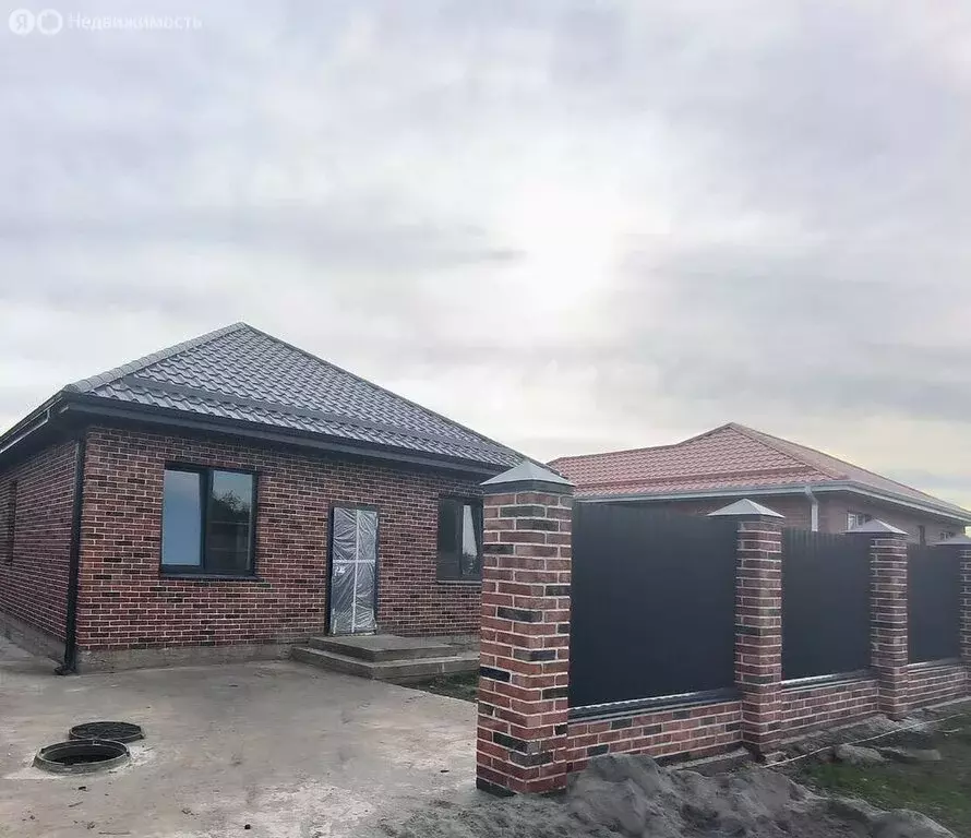 Дом в Новотитаровская, Первомайская улица (100 м) - Фото 1