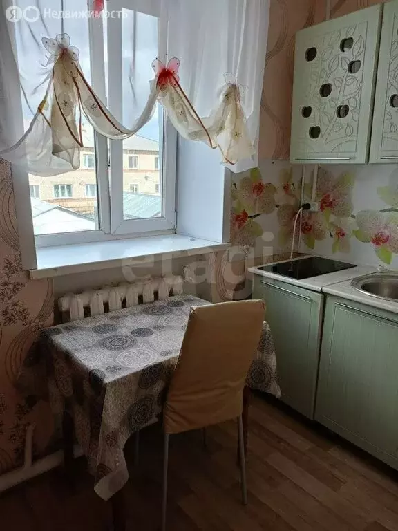3-комнатная квартира: село Омутинское, улица 2-й Микрорайон, 1 (54 м) - Фото 0