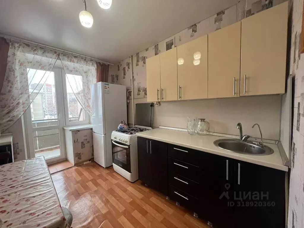 3-к кв. Башкортостан, Уфа Комсомольская ул., 27 (81.2 м) - Фото 0