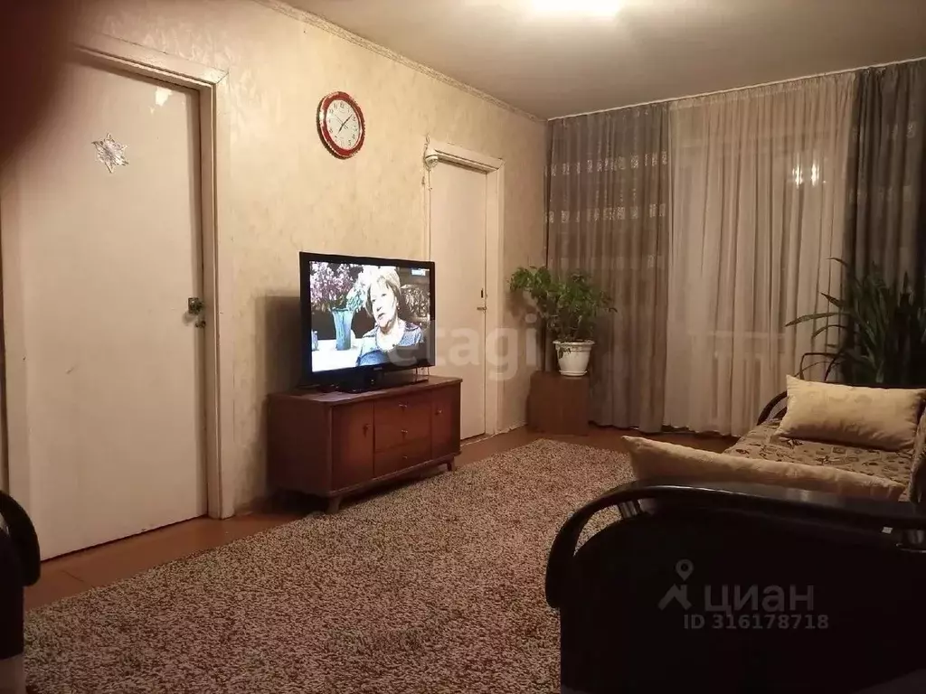 4-к кв. Пермский край, с. Гамово ул. 50 лет Октября, 7 (60.9 м) - Фото 0