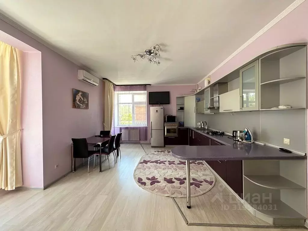3-к кв. Астраханская область, Астрахань ул. Шаумяна, 63А (85.0 м) - Фото 0