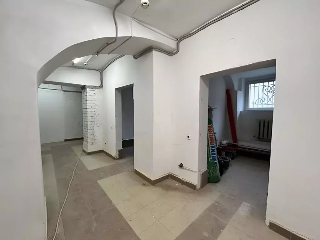 Торговая площадь в Санкт-Петербург Большая Конюшенная ул., 10 (40 м) - Фото 1