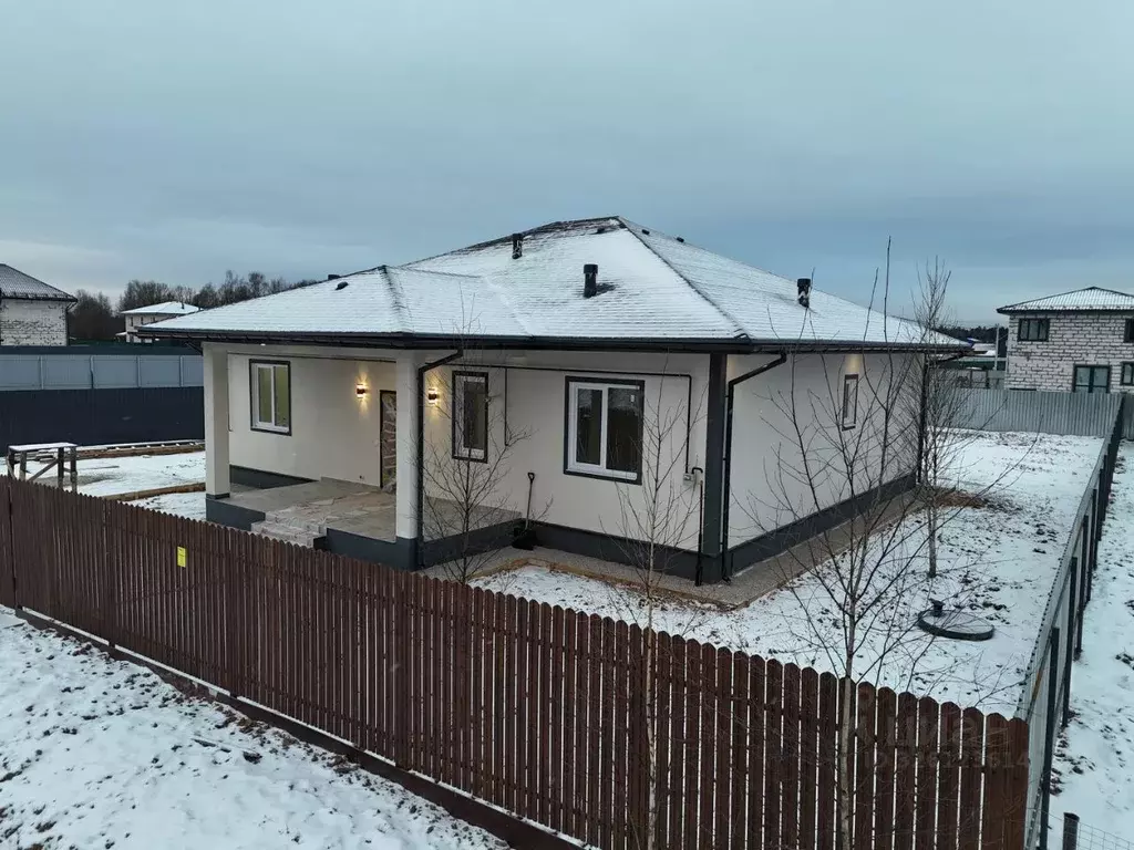 Дом в Калужская область, Жуковский муниципальный округ, д. Чубарово  ... - Фото 2