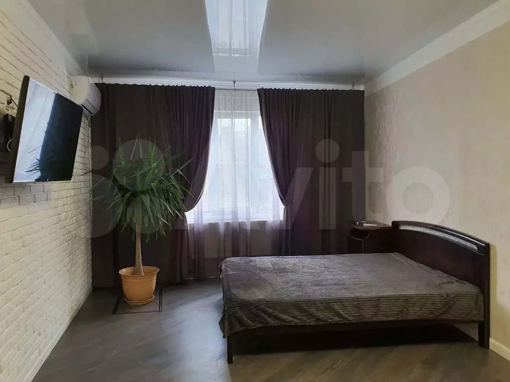 Комната 100 м в 2-к., 2/2 эт. - Фото 1