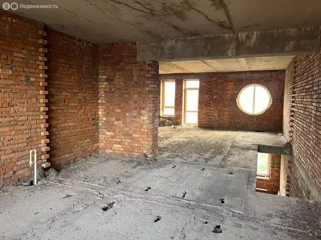 3-комнатная квартира: Беслан, улица имени Героя России Заура ... - Фото 1