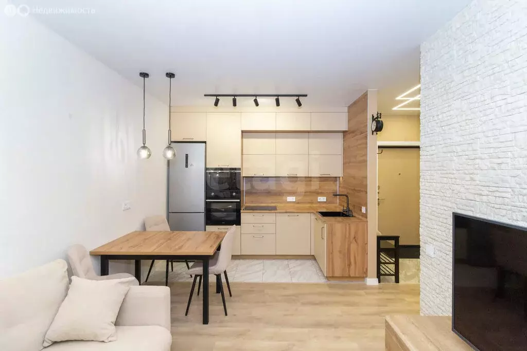 2-комнатная квартира: Тюмень, улица Фармана Салманова, 16 (56.1 м) - Фото 2