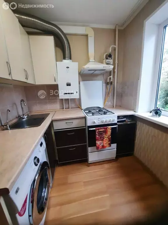 3-комнатная квартира: Чебоксары, улица Космонавта Андрияна ... - Фото 2