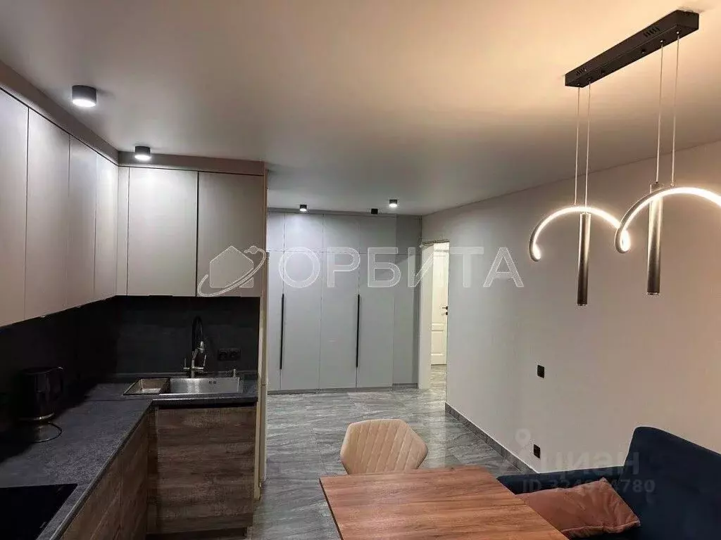 2-к кв. Тюменская область, Тюмень ул. Константина Посьета, 11 (67.1 м) - Фото 1