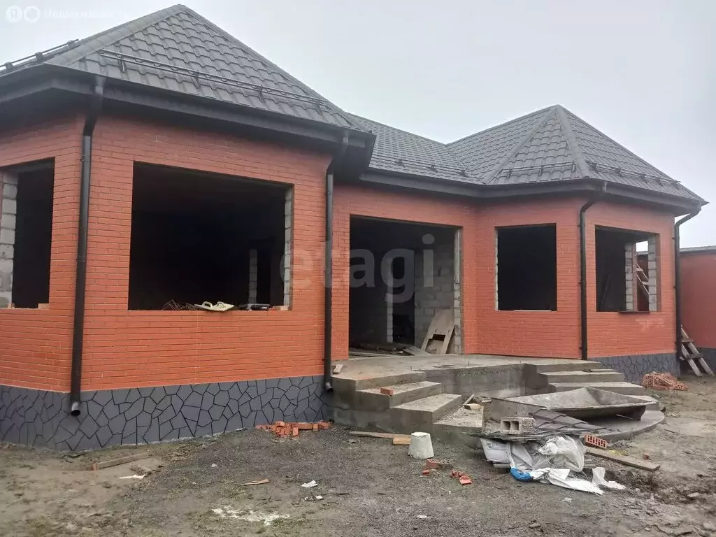 Дом в село Экажево, улица Алихана Костоева (250 м) - Фото 1