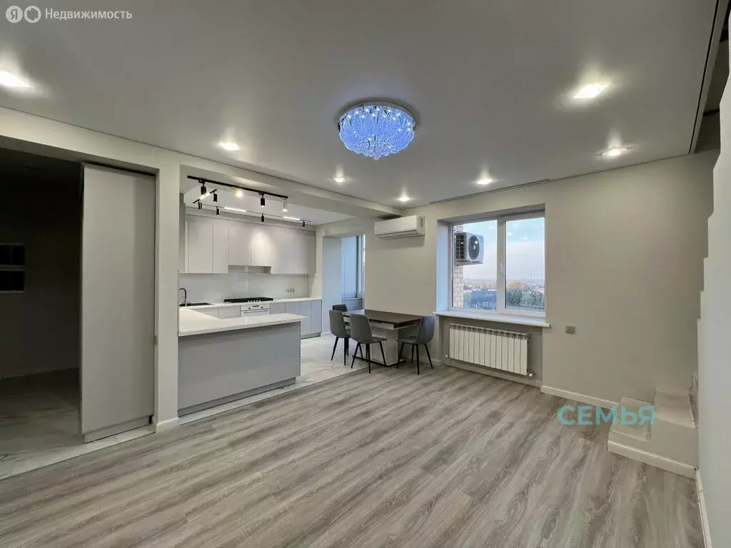 4-комнатная квартира: Владикавказ, улица Билара Кабалоева, 1 (150 м) - Фото 1