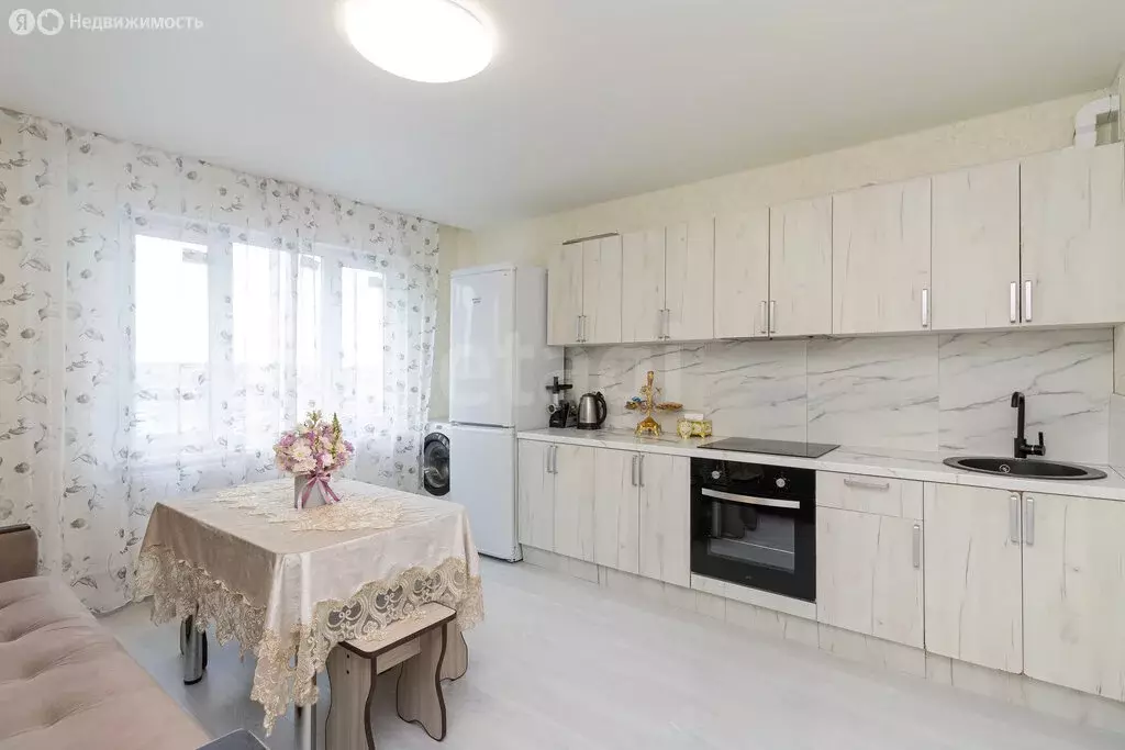 2-комнатная квартира: Тюмень, улица Новосёлов, 117 (52.7 м) - Фото 1
