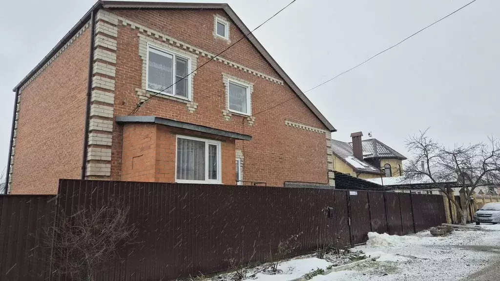 Дом в Краснодарский край, Лабинск Изыскательская ул. (215 м) - Фото 1