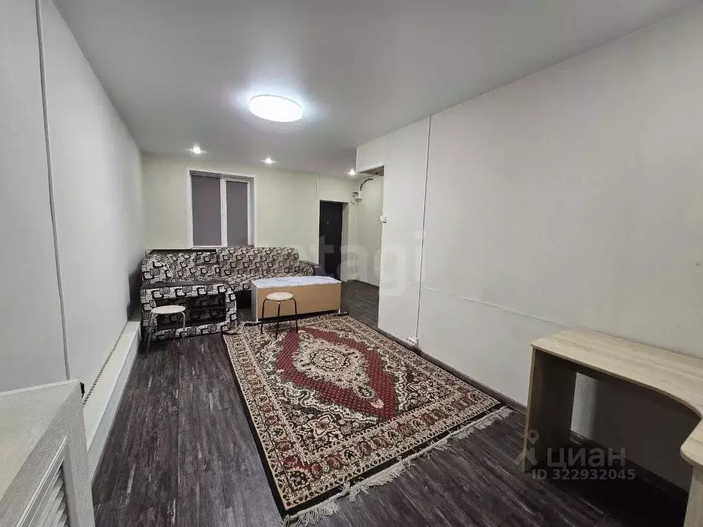 3-к кв. Курская область, Октябрьский район, Черницынский сельсовет, с. ... - Фото 1