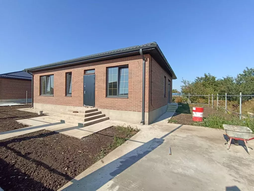 Дом в Краснодарский край, Динской район, с. Красносельское  (100 м) - Фото 2