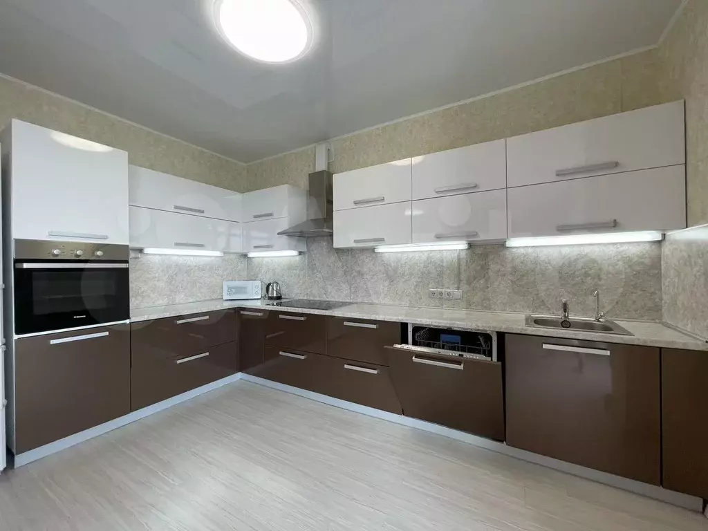 2-к. квартира, 90 м, 15/17 эт. - Фото 1