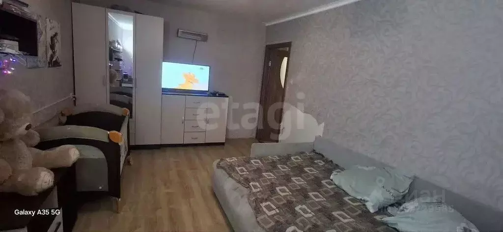 2-к кв. Крым, Симферопольский район, Гвардейское пгт ул. Острякова ... - Фото 0