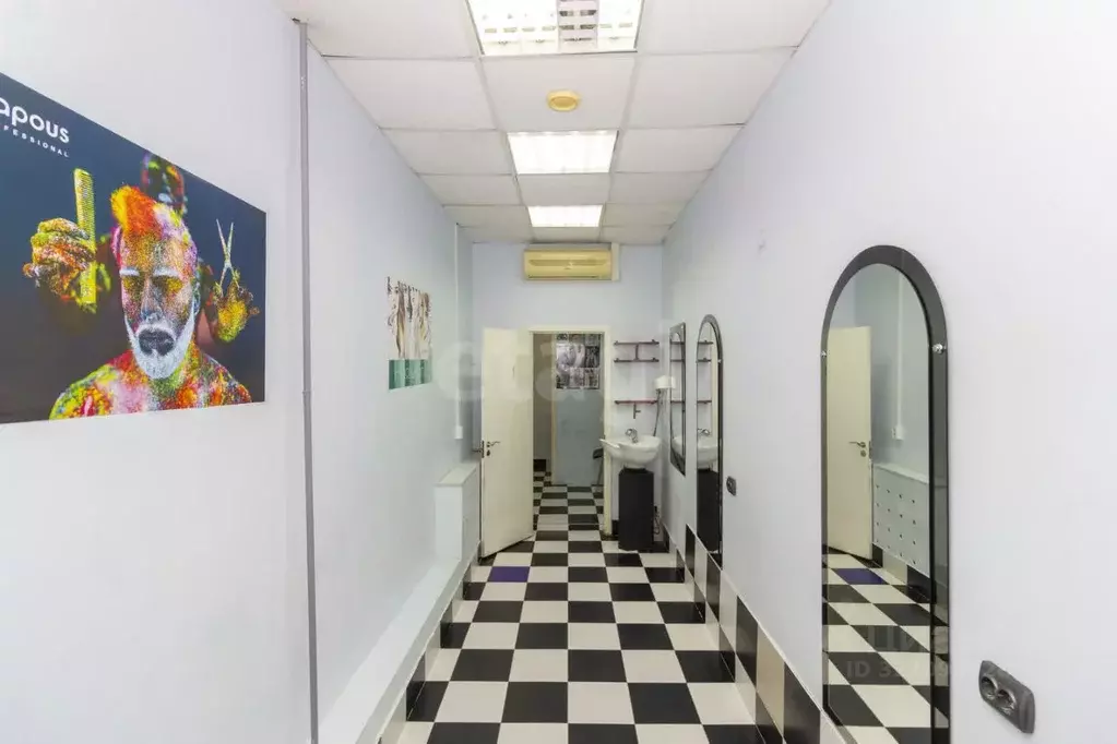 Помещение свободного назначения в Тюменская область, Тюмень ул. ... - Фото 1