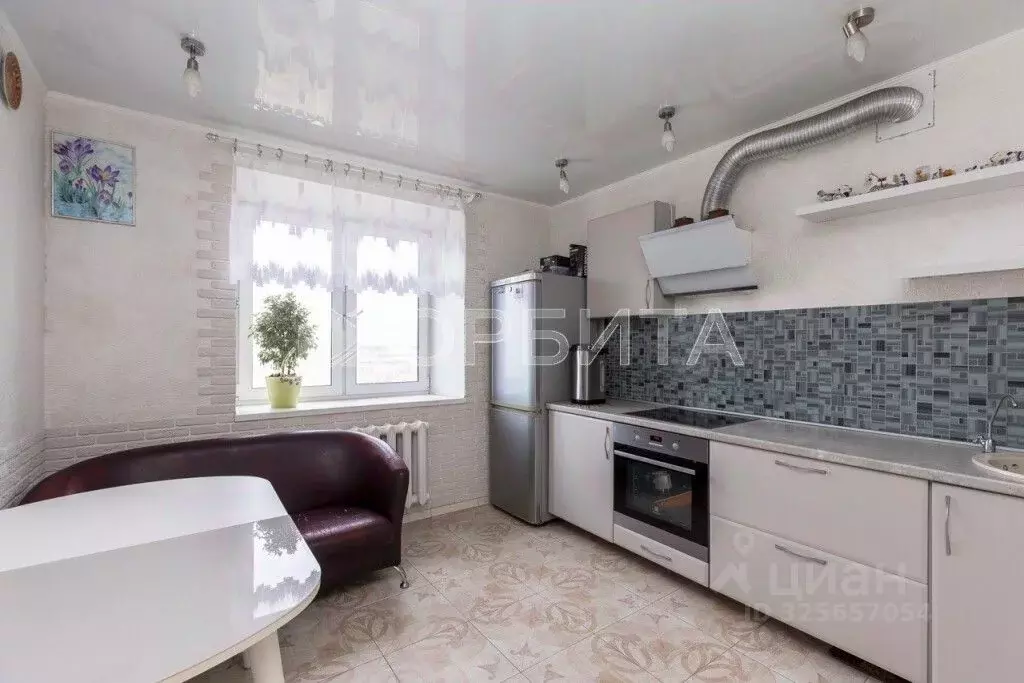 2-к кв. Тюменская область, Тюмень ул. Боровская, 33 (50.8 м) - Фото 1