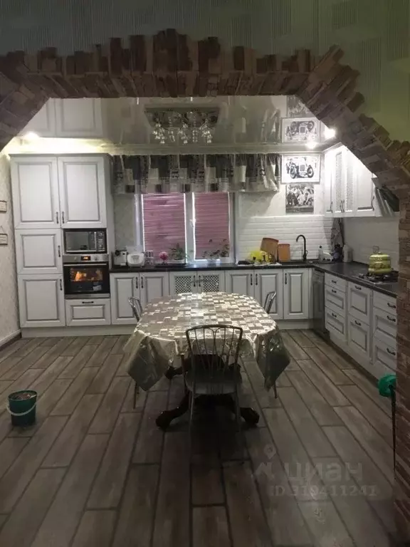 Дом в Саха (Якутия), Якутск Набережная ул. (290 м) - Фото 1