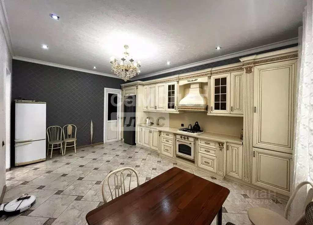 Дом в Дагестан, Дербент ул. Имени Надыра Эмиргамзаева, 49 (160 м) - Фото 1