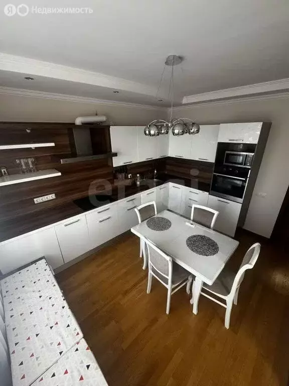 2-комнатная квартира: Тобольск, микрорайон 3Б, 17 (76.4 м) - Фото 0