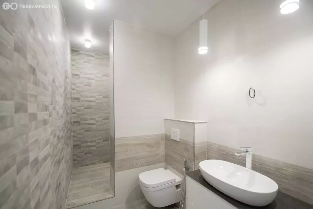 3-комнатная квартира: Омск, улица Звездова, 127 (65 м) - Фото 0