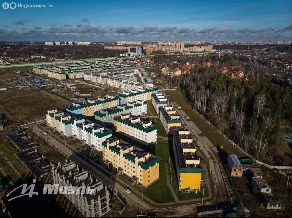 3-комнатная квартира: деревня Солманово, территория МЖК Изумрудная ... - Фото 1
