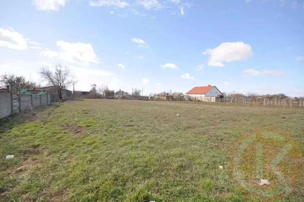 Участок в Крым, Черноморский район, Окуневское с/пос, с. Знаменское ... - Фото 1