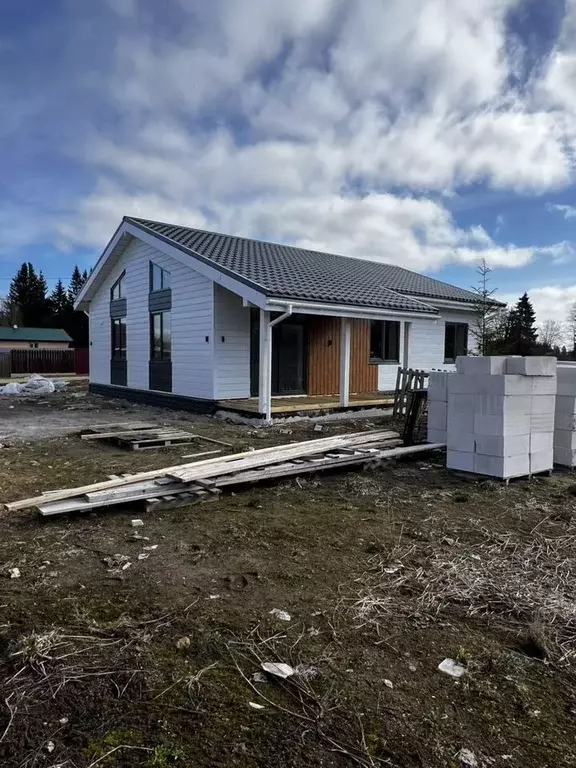 Дом в Ленинградская область, Волосовское городское поселение, д. ... - Фото 1