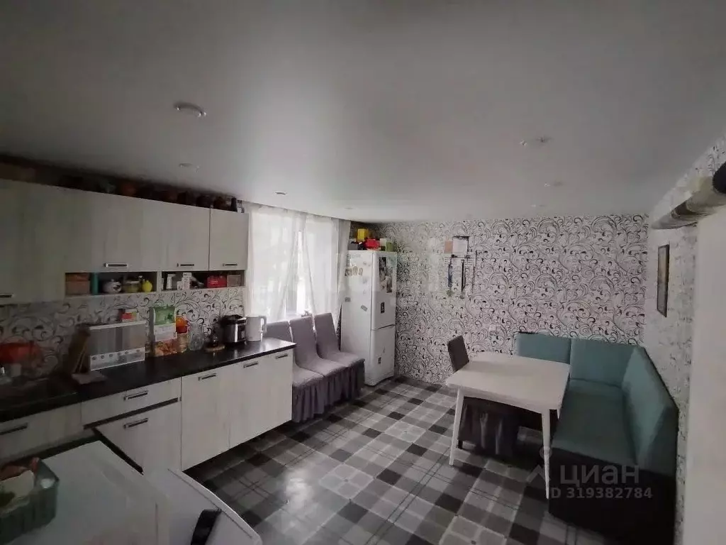 Дом в Коми, Сыктывкар городской округ, Краснозатонский пгт ул. ... - Фото 1